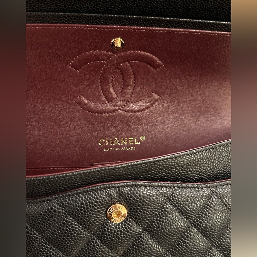 Classic Black Quilted Shoulder Bag with Gold Hardware - Picture 4 of 11